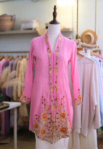 NORA LONG KEBAYA BUTTON IN BLUSH