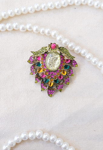 BROOCH IN PINK WINGS