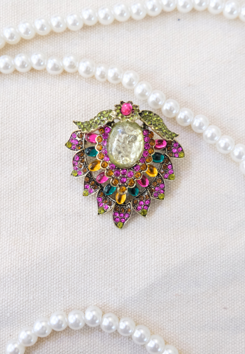 BROOCH IN PINK WINGS
