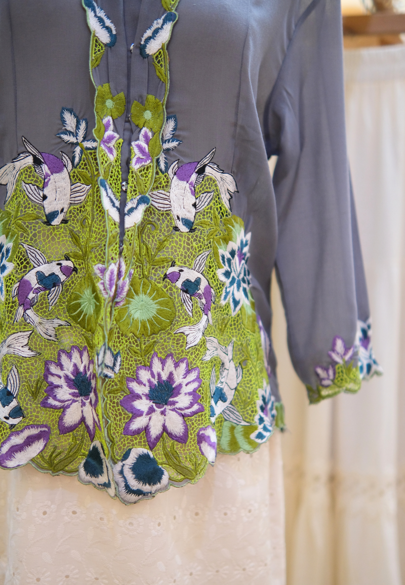 NINA KEBAYA BUTTON TOP 5.0 IN WALRUS