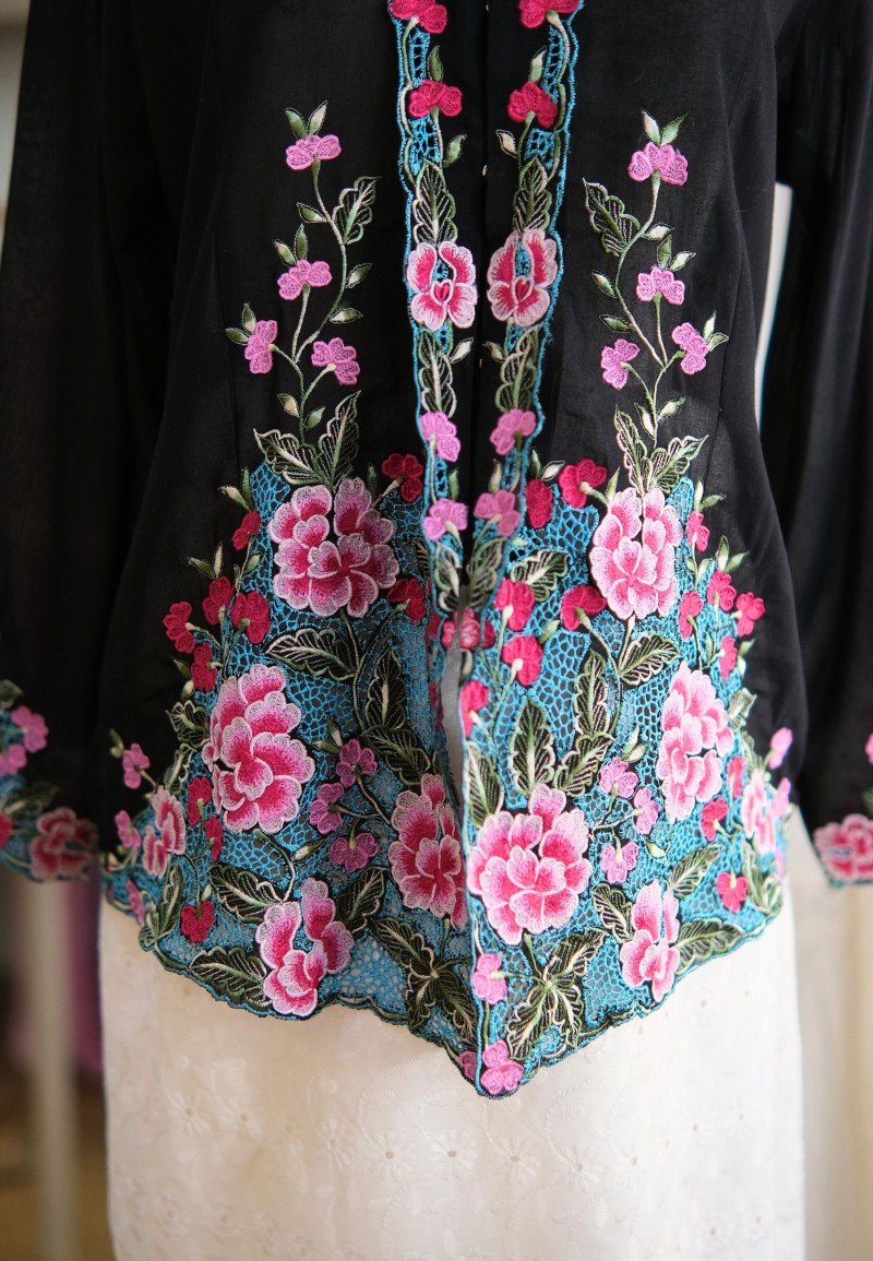 NINA KEBAYA 6.0 BUTTON TOP IN VERDANT DUSK