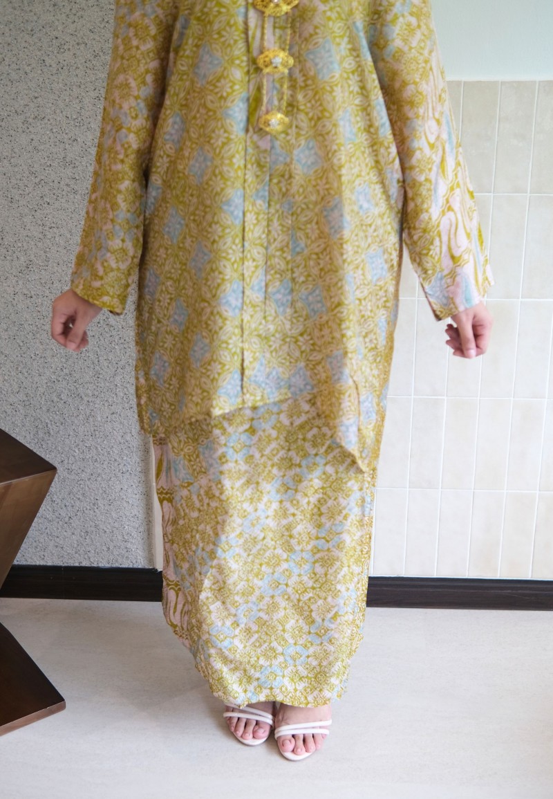 DAPHNE KURUNG SET IN TEA GREEN