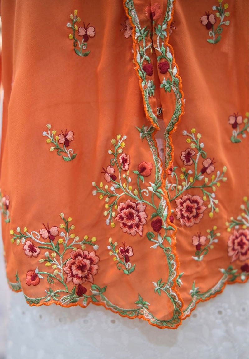 HANA KEBAYA BUTTON TOP 3.0 IN CORAL