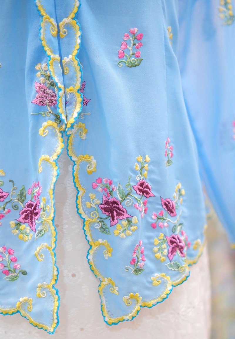 HANA KEBAYA BUTTON TOP 3.0 IN CLOUD