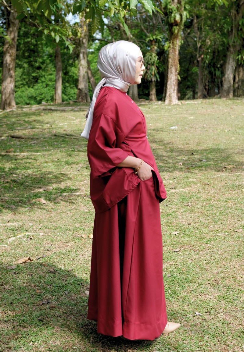 ASTRID SET SKIRT IN GLOSSY MAROON