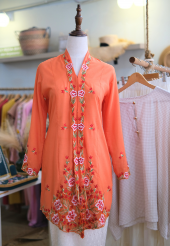 NORA LONG KEBAYA BUTTON IN ORANGE RED