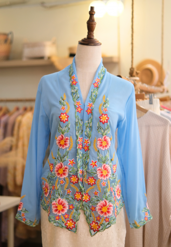 HANA KEBAYA BUTTON  TOP IN BLUE LEMON
