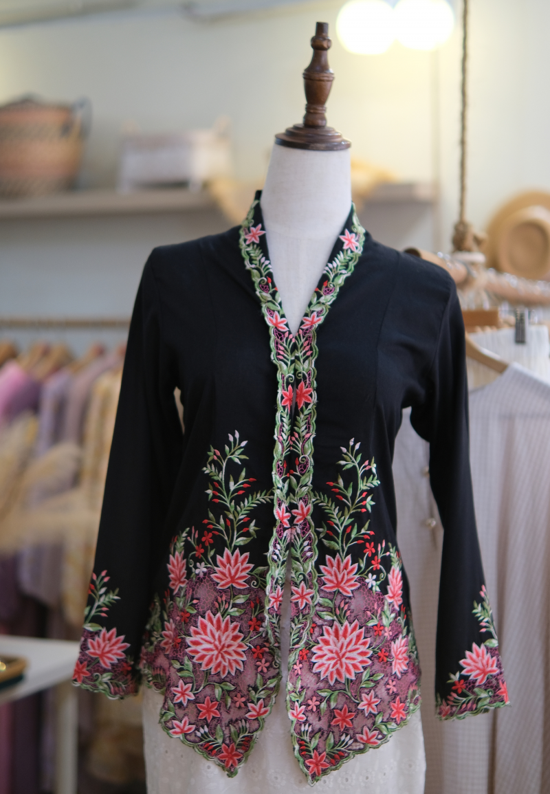 UNA KEBAYA TOP IN METAL RED