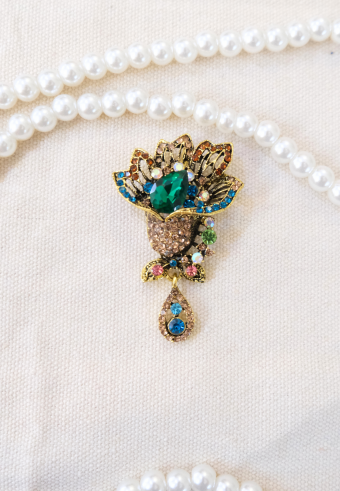 BROOCH IN TULIP