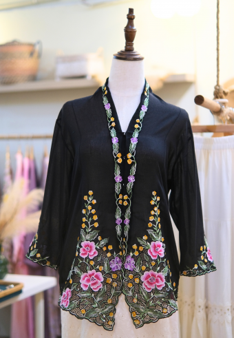 NINA KEBAYA BUTTON TOP 5.0 IN NOIR BLACK