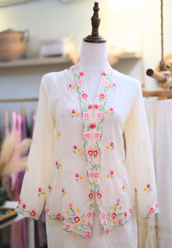 NINA KEBAYA BUTTON TOP IN BABY POWDER