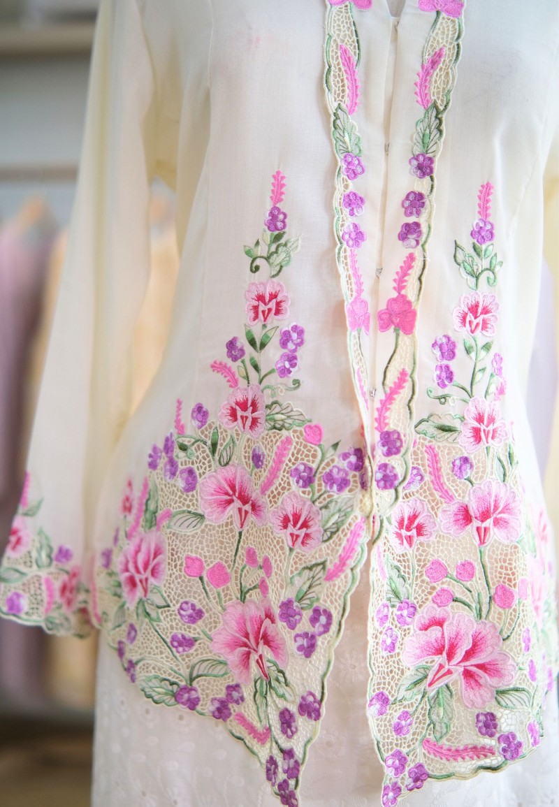 NINA KEBAYA BUTTON TOP 8.0 IN PINK SAPPHIRE