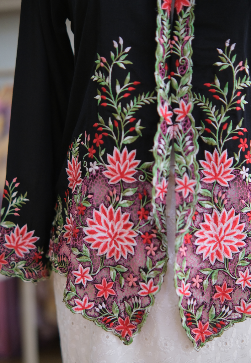 UNA KEBAYA TOP IN METAL RED