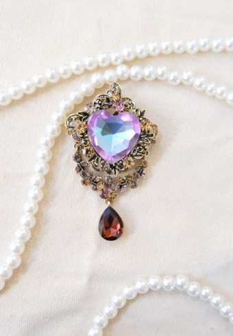 BROOCH IN SAKURA PURPLE