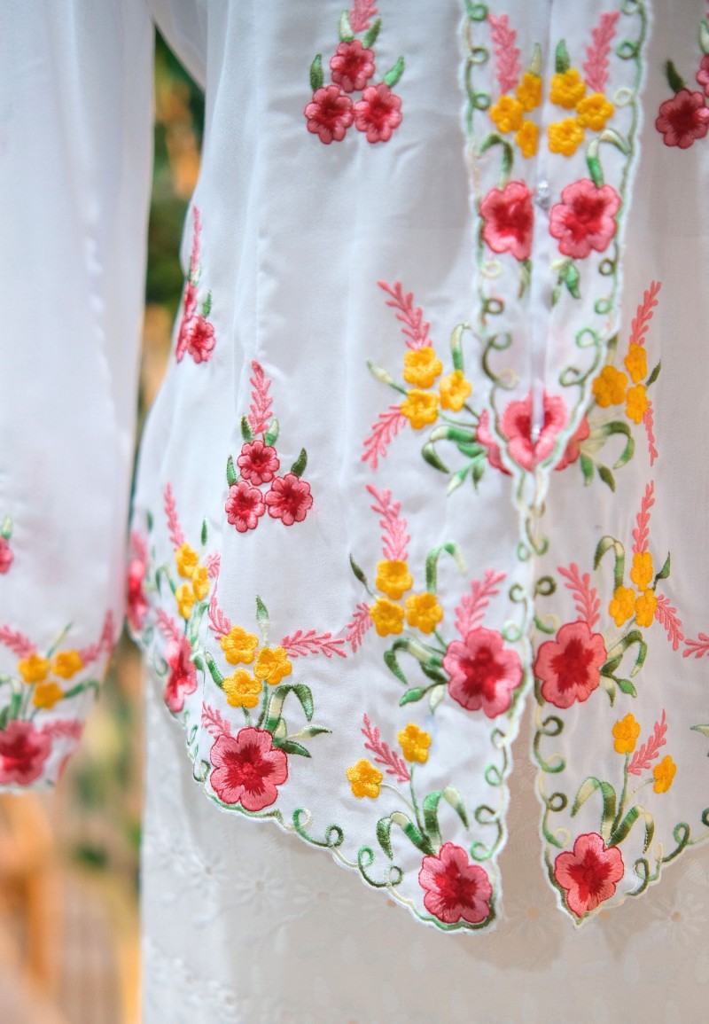 HANA KEBAYA BUTTON  TOP 2.0 ROSE WHITE