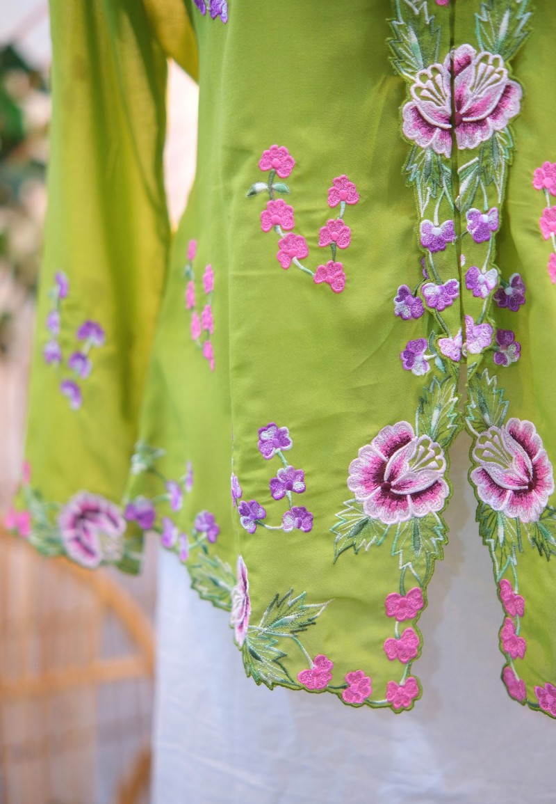 HANA KEBAYA IN CLASSIC GREEN