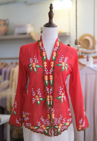 HANA KEBAYA BUTTON  TOP IN RED GREEN