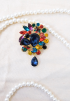 BROOCH IN COLOURFULL DIAMOND