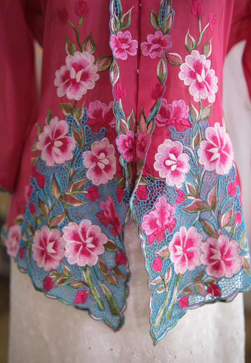 NINA KEBAYA BUTTON TOP 8.0 IN FUCHSIA FLIZZ