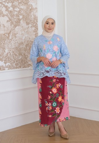 AIRI GLITTER LACE TOP IN BABY BLUE