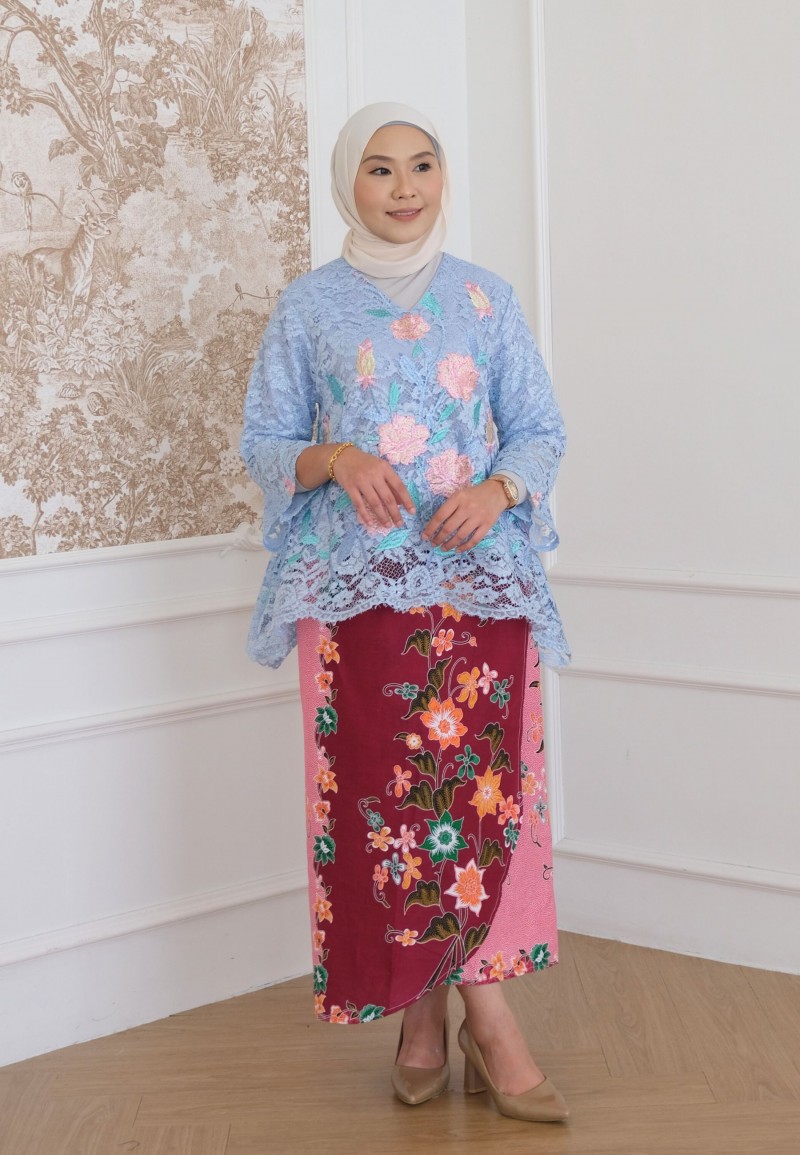 AIRI GLITTER LACE TOP IN BABY BLUE