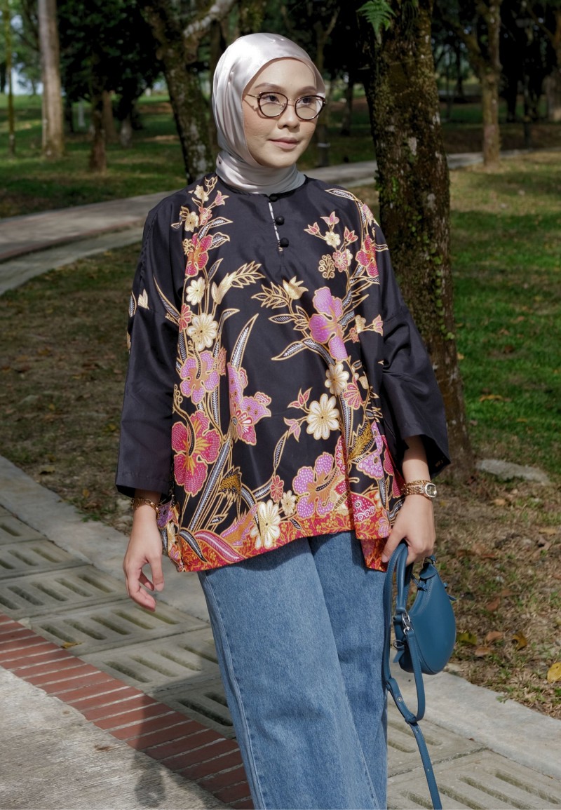 JOYCE BLOUSE BATIK 2.0 IN PINK BLACK
