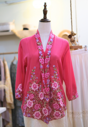 NINA KEBAYA BUTTON TOP 5.0 IN LOVE POTION