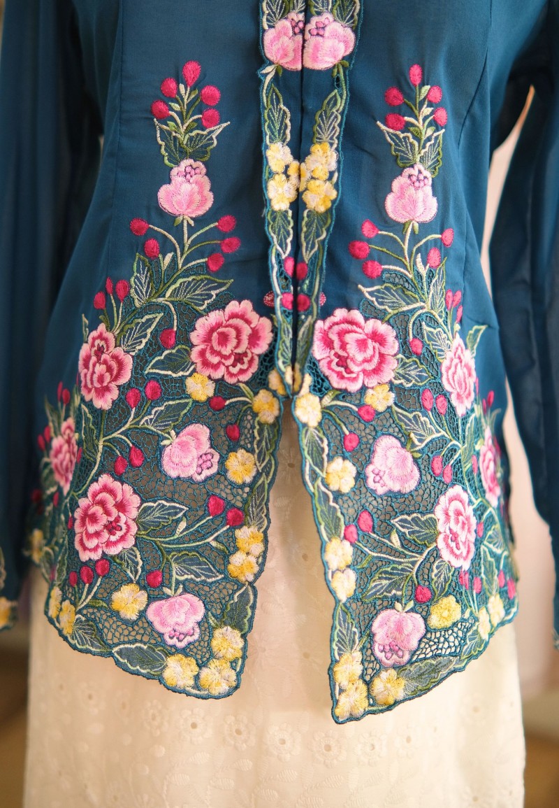 NINA KEBAYA BUTTON TOP 8.0 IN MOONLIT POOL