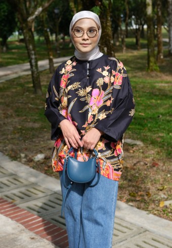 JOYCE BLOUSE BATIK 2.0 IN PINK BLACK