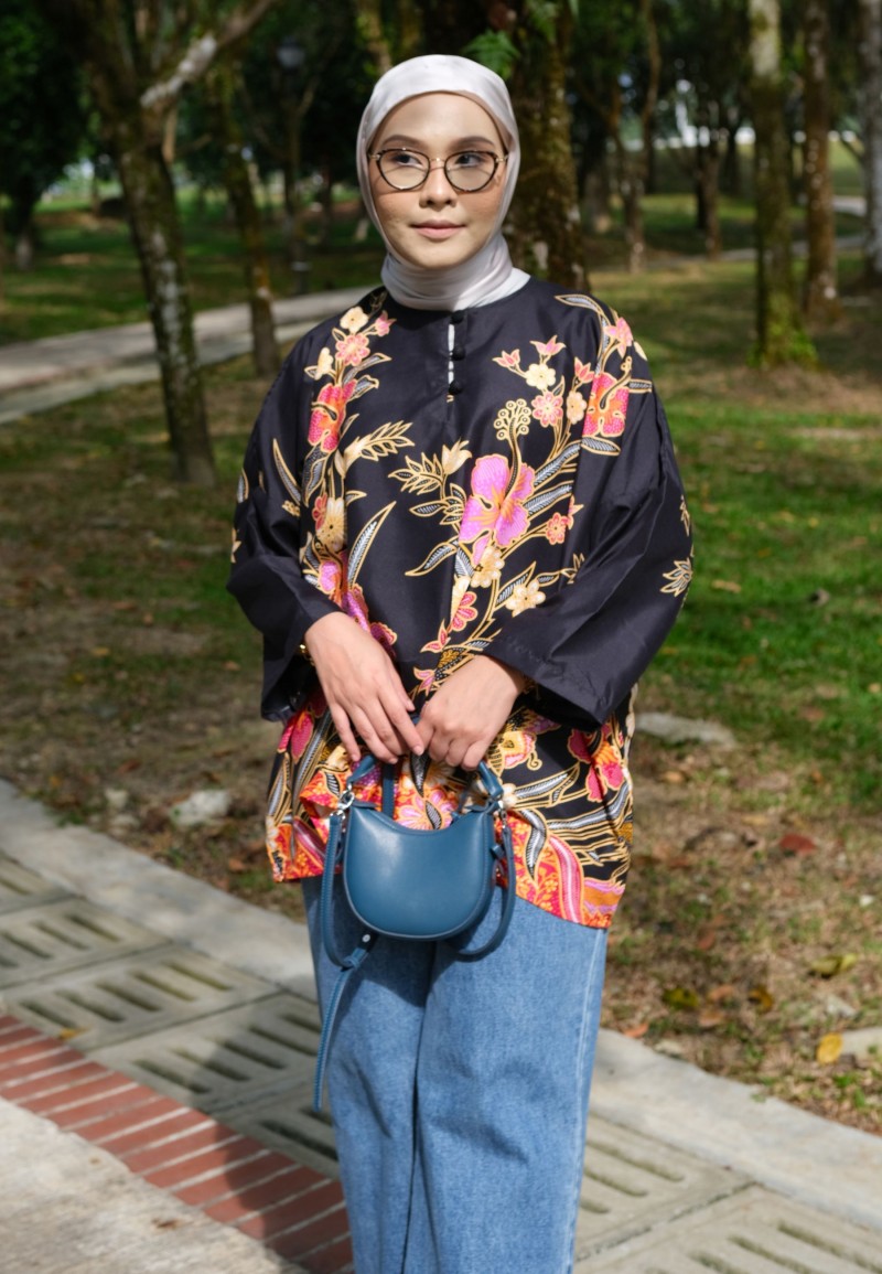 JOYCE BLOUSE BATIK 2.0 IN PINK BLACK