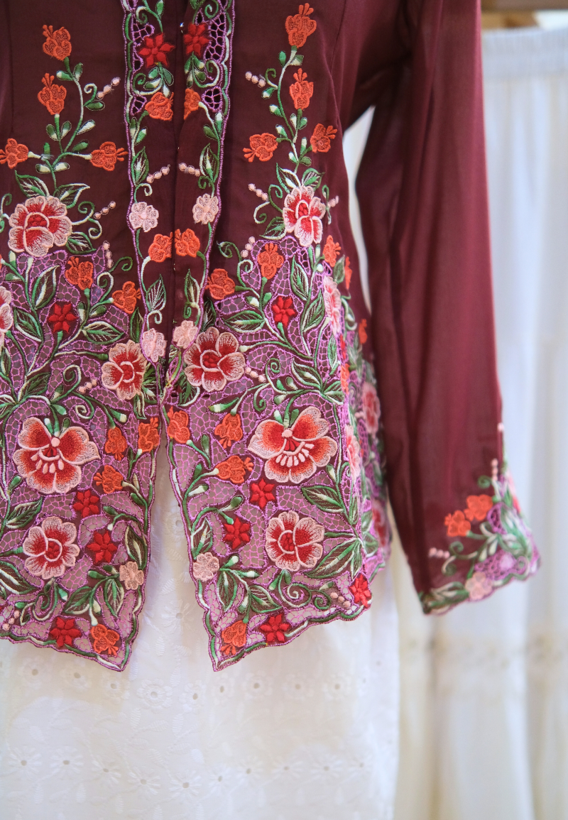 NINA KEBAYA BUTTON TOP 5.0 IN SANGRIA