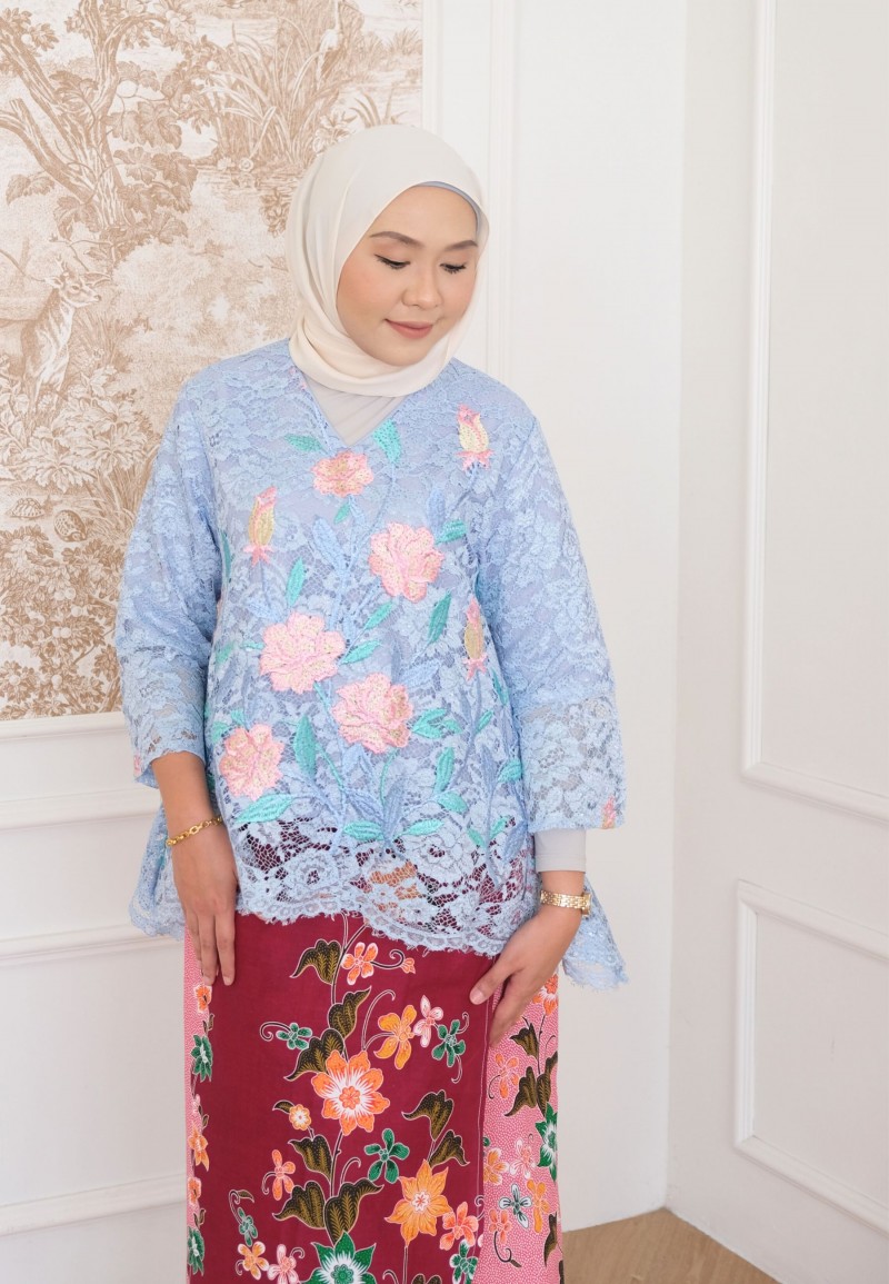 AIRI GLITTER LACE TOP IN BABY BLUE