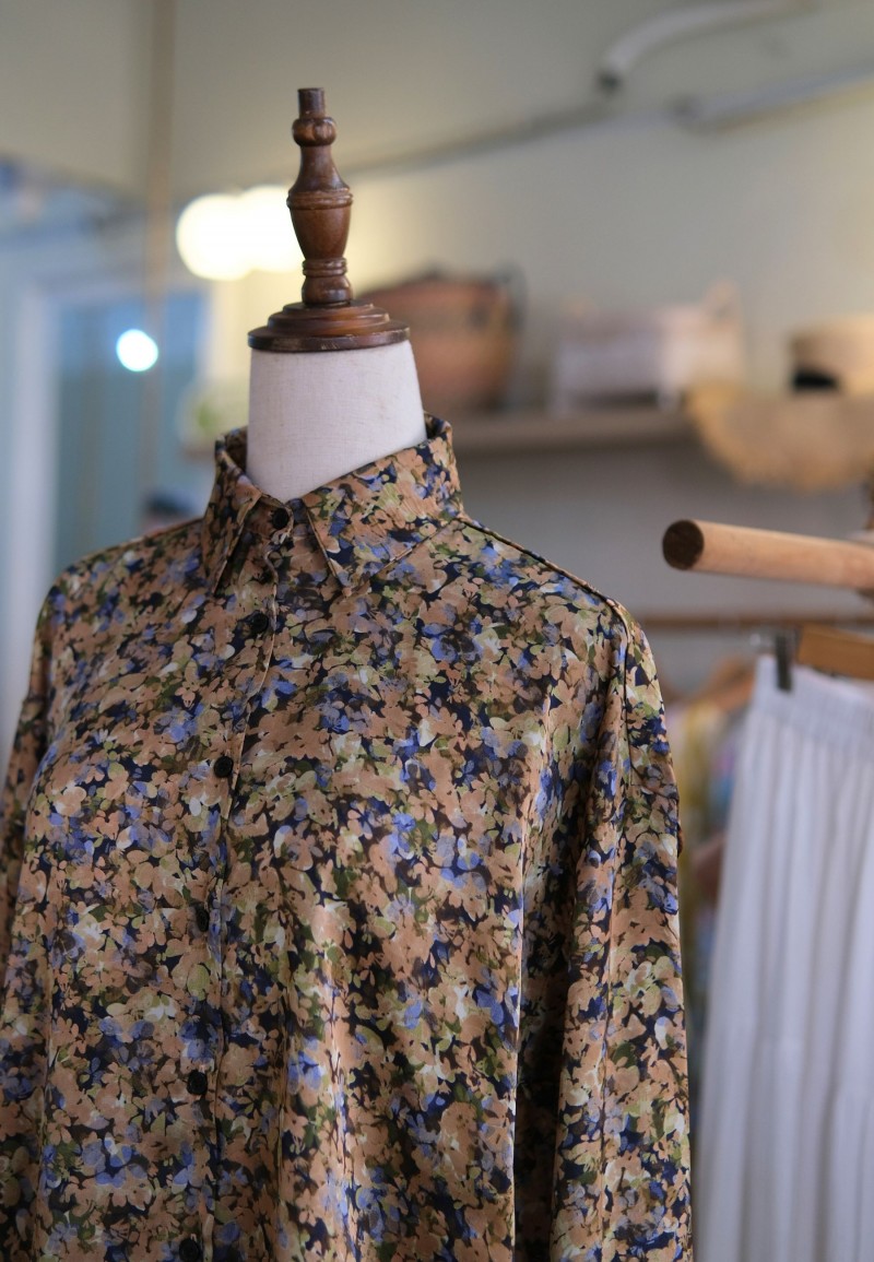 LUXE BLOUSE IN TAUPE
