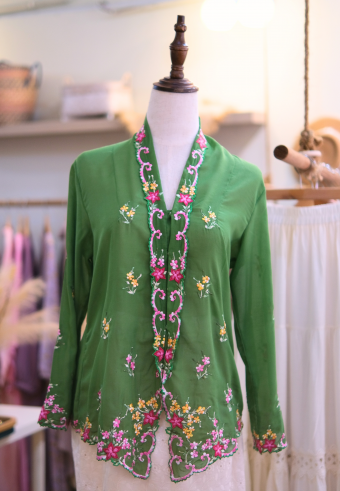 NINA KEBAYA BUTTON TOP 5.0 IN ENGLISH IVY
