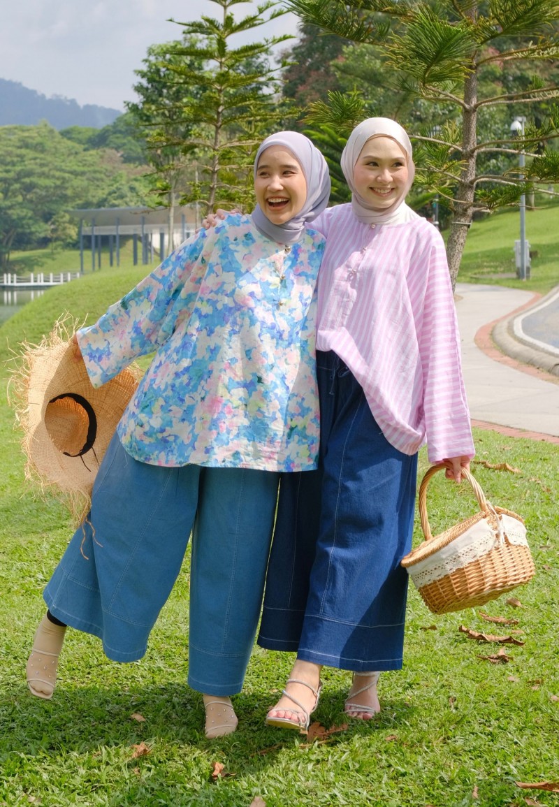 JOYCE BLOUSE IN SWEET BLUE