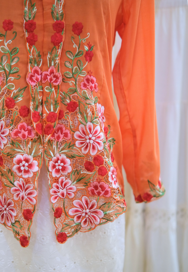 NINA KEBAYA BUTTON TOP 5.0 IN SALAMENDER