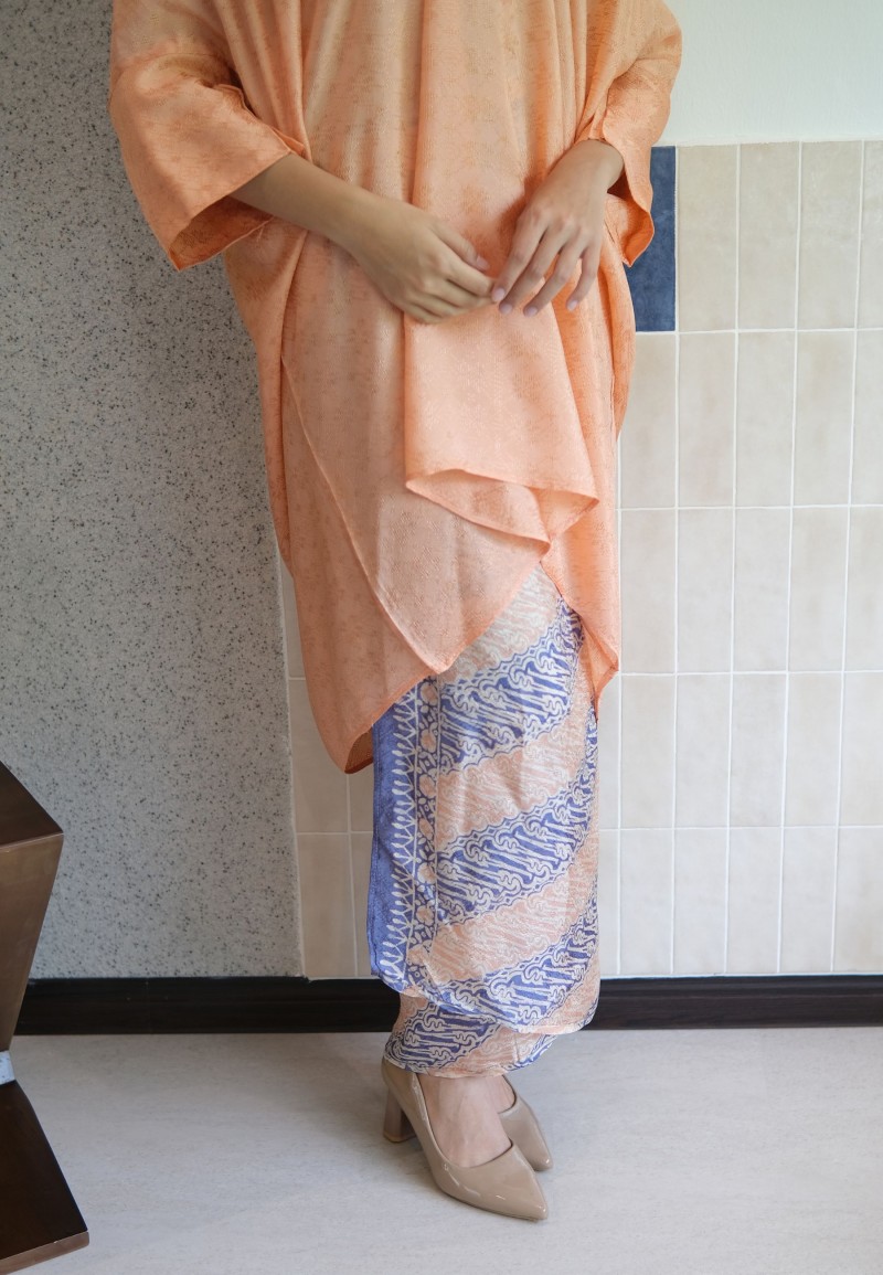 HELCIA KURUNG SET IN CADMIUM