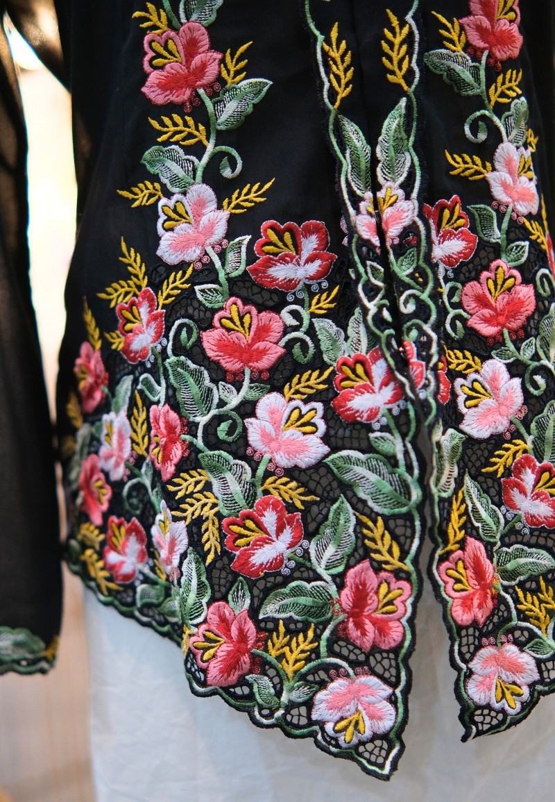 HANA KEBAYA IN RED BLACK
