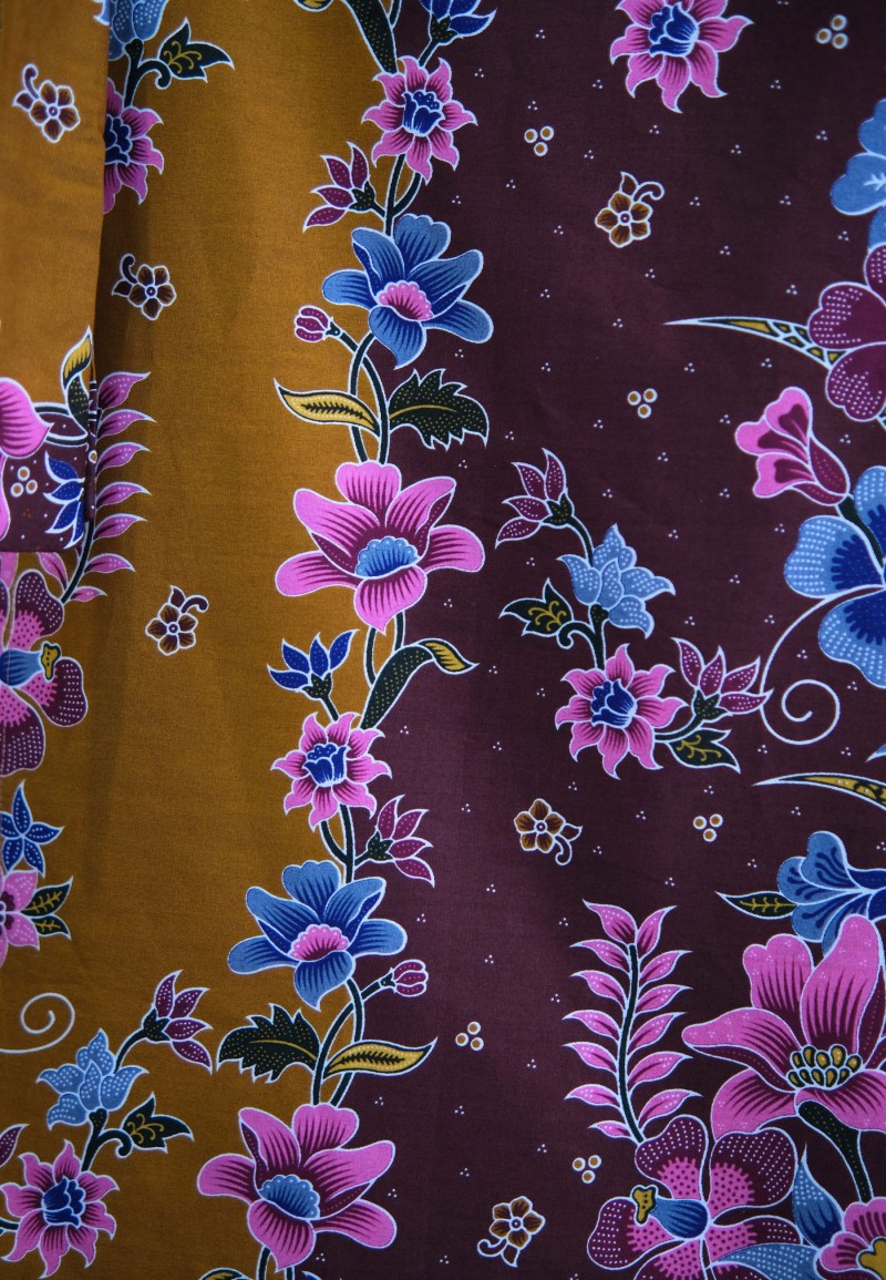 FLORA PAREO BATIK IN CARAMEL CHOC