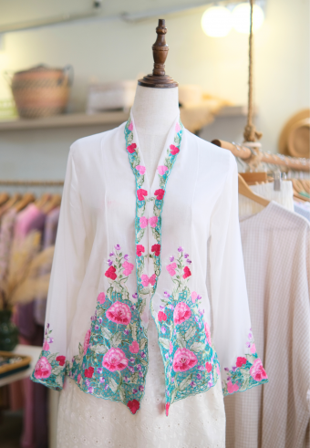 UNA KEBAYA TOP IN CLOUD RUBY