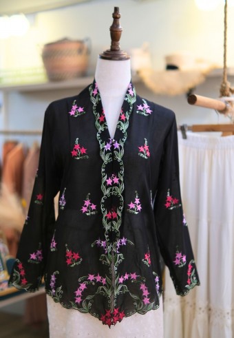 NINA KEBAYA 6.0 BUTTON TOP IN DEEP CLARET