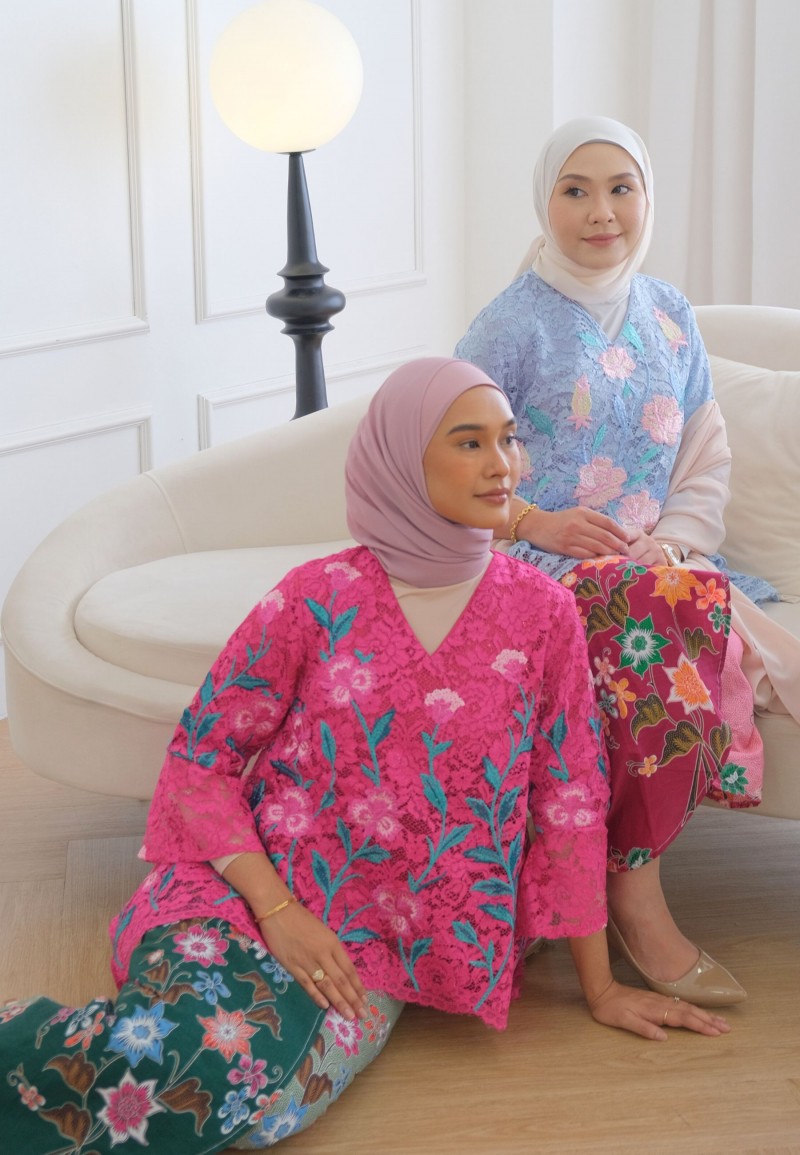 AIRI GLITTER LACE TOP IN BABY BLUE