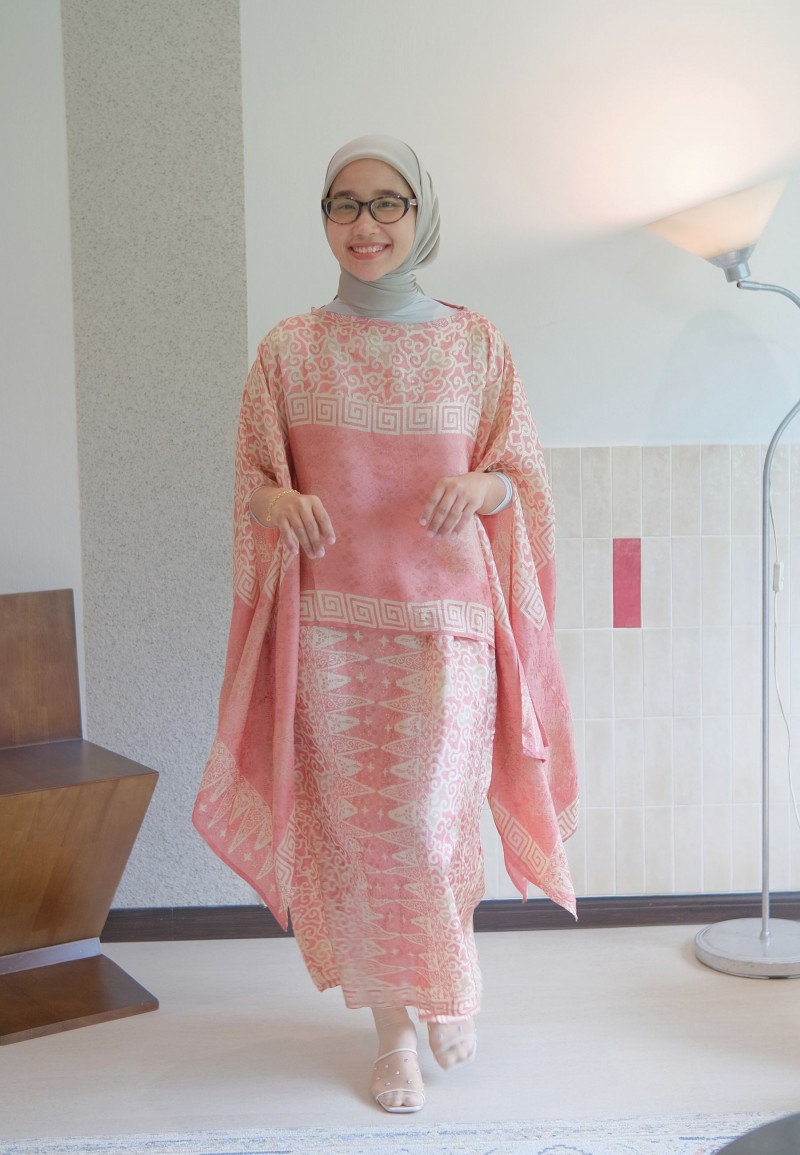 MAHESA KURUNG SET IN SUGAR CORAL