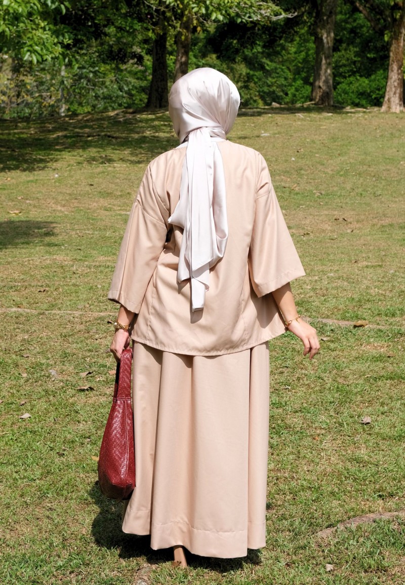 ASTRID SET SKIRT IN LIGHT TAUPE