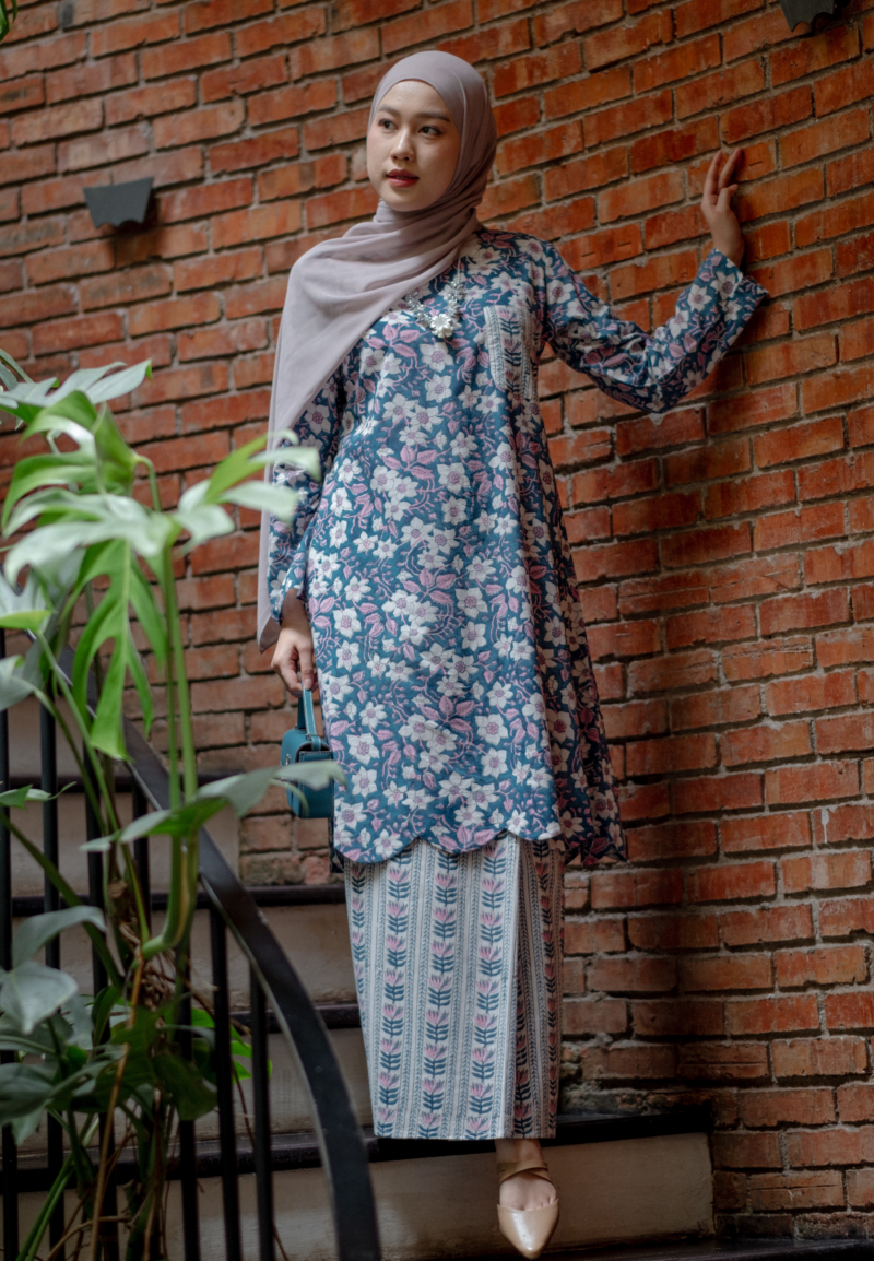 SORAYA KURUNG PAHANG IN TEAL BLUE (PRE-ORDER)