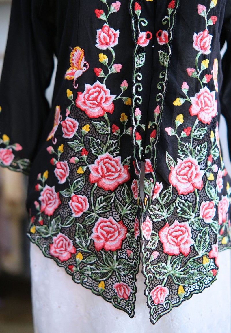 NINA KEBAYA 6.0 BUTTON TOP IN TIERRA