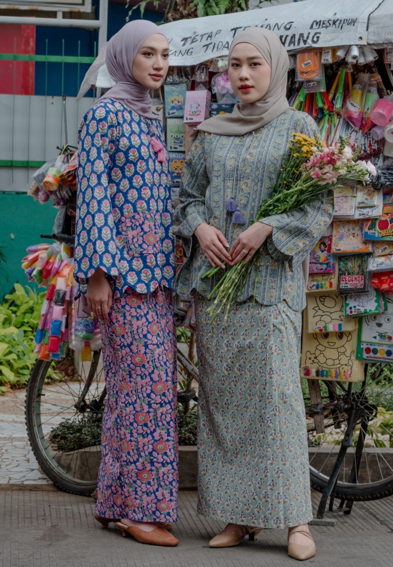 BIDASARI KEDAH IN BLUE CARNATION (PRE-ORDER)