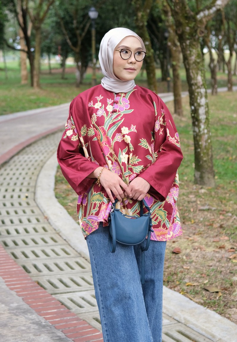 JOYCE BLOUSE BATIK 2.0 IN RED MAROON