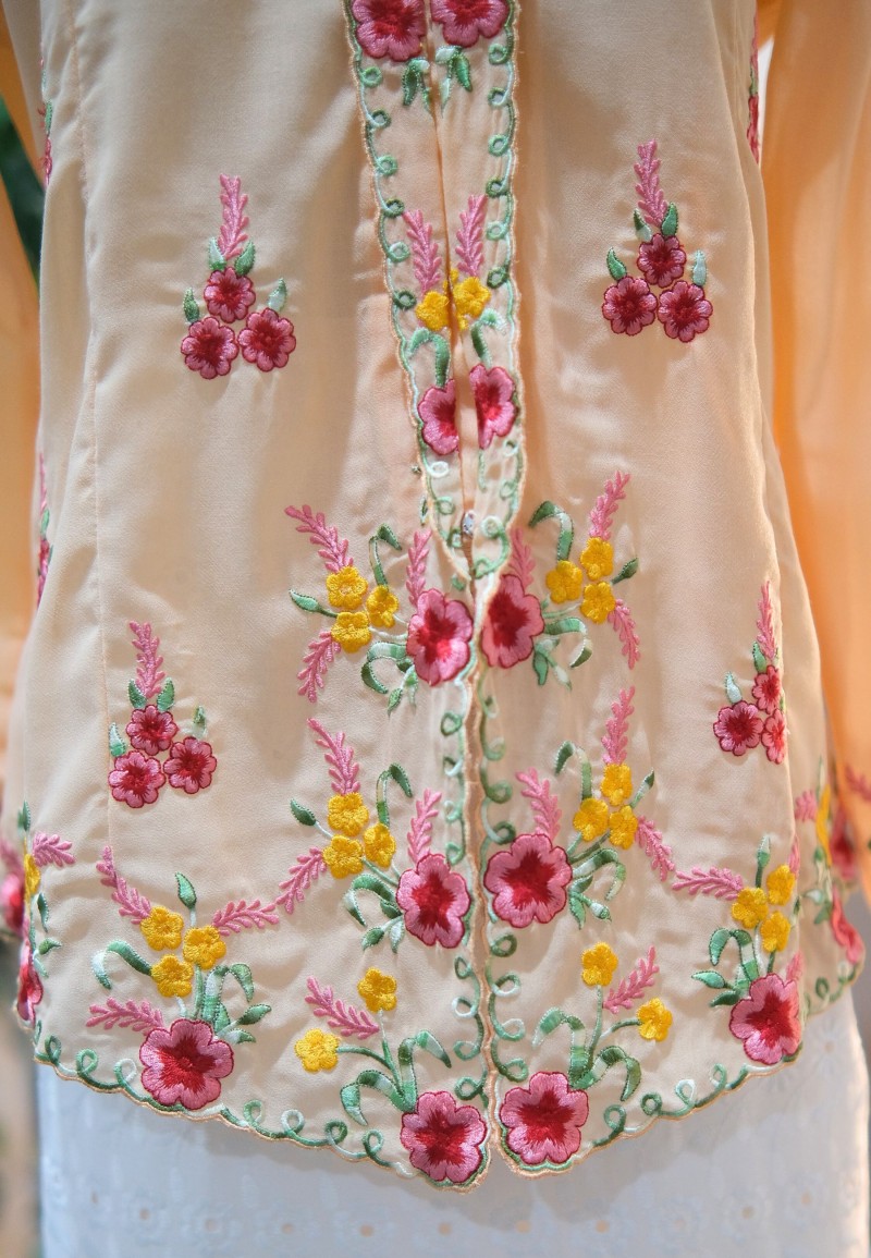 HANA KEBAYA BUTTON  TOP 2.0 PEACH