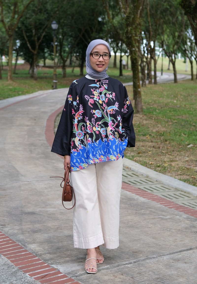 JOYCE BLOUSE BATIK 2.0 IN BLUE BLACK